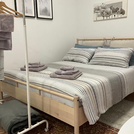Studio 25 Apartment - Near Metro M3 ميلان المظهر الخارجي الصورة