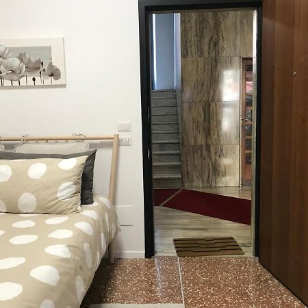 Studio 25 Apartment - Near Metro M3 ميلان المظهر الخارجي الصورة