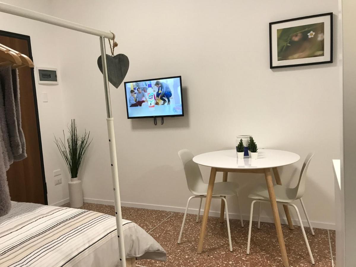Studio 25 Apartment - Near Metro M3 ميلان المظهر الخارجي الصورة