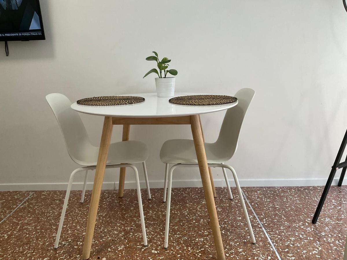 Studio 25 Apartment - Near Metro M3 ميلان المظهر الخارجي الصورة
