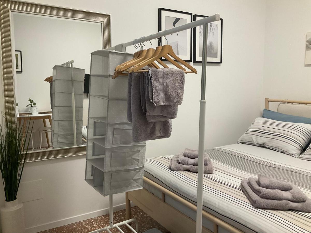 Studio 25 Apartment - Near Metro M3 ميلان المظهر الخارجي الصورة