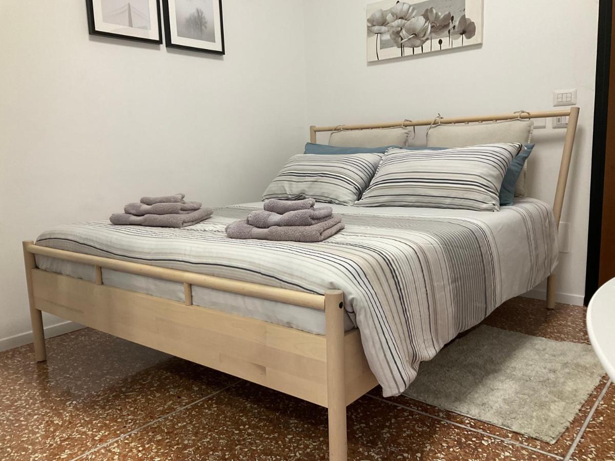 Studio 25 Apartment - Near Metro M3 ميلان المظهر الخارجي الصورة
