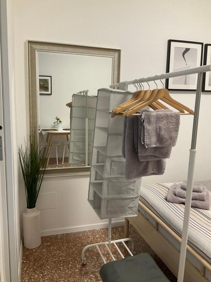 Studio 25 Apartment - Near Metro M3 ميلان المظهر الخارجي الصورة