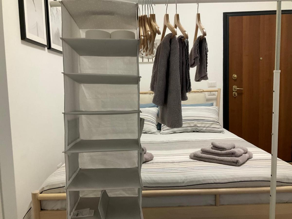 Studio 25 Apartment - Near Metro M3 ميلان المظهر الخارجي الصورة