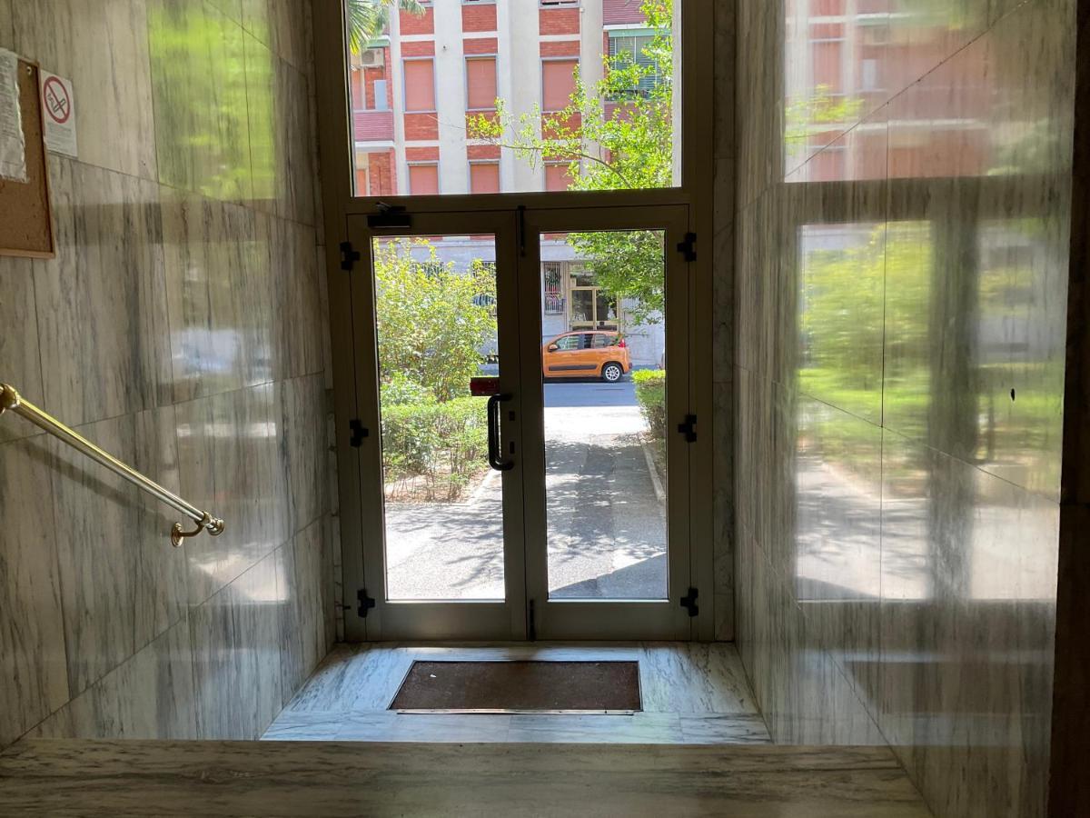 Studio 25 Apartment - Near Metro M3 ميلان المظهر الخارجي الصورة