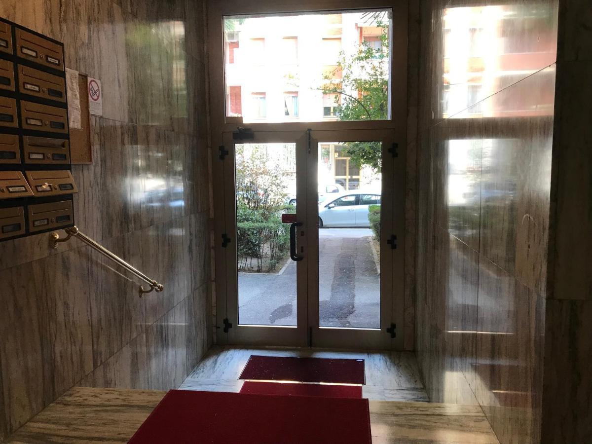 Studio 25 Apartment - Near Metro M3 ميلان المظهر الخارجي الصورة